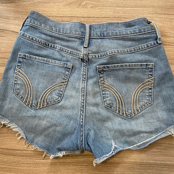 Hollister Short Shorts - Picture 2 of 3